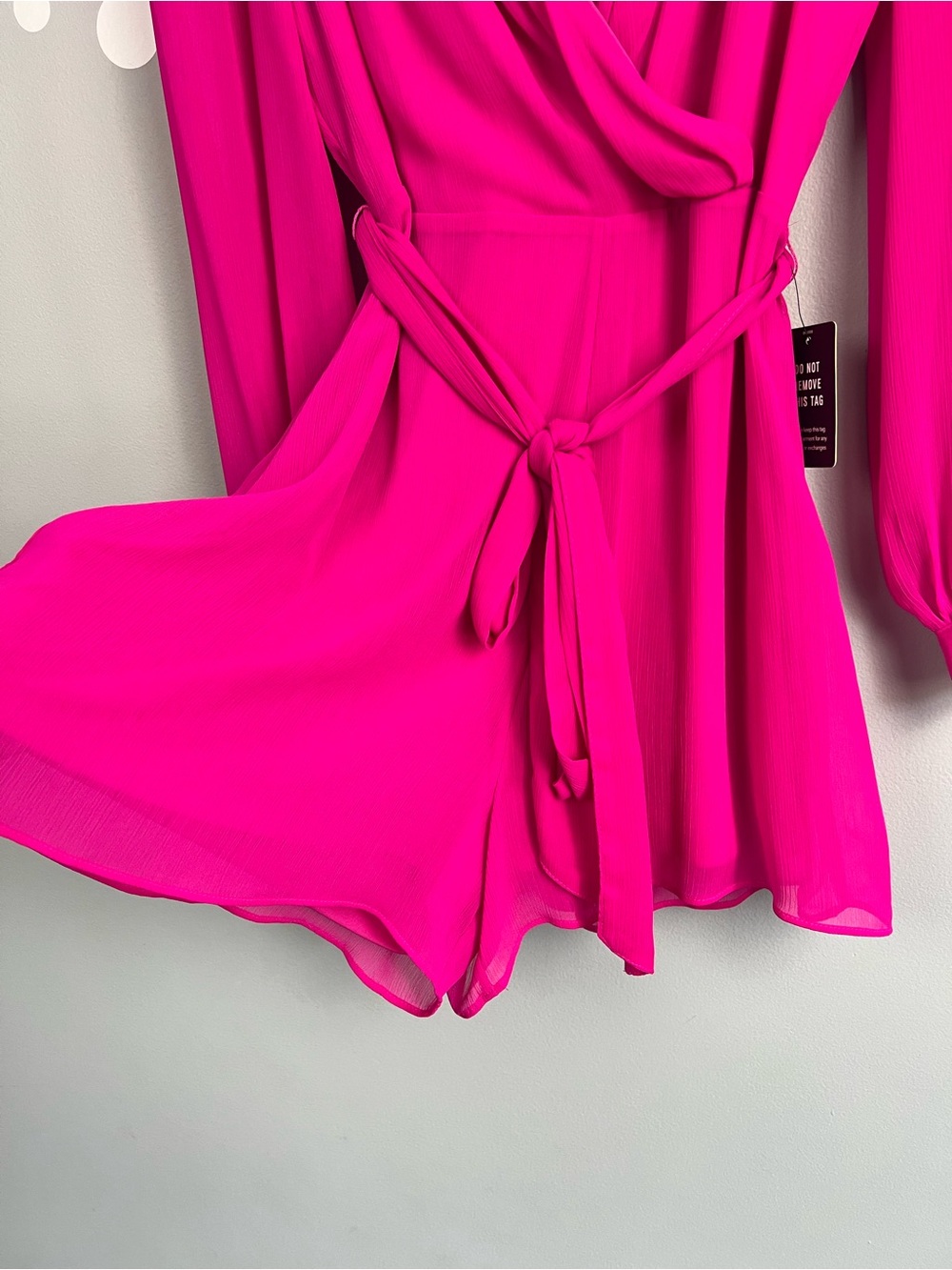 Express NWT Hot Pink Surplice Wrap Romper Long Sleeve Tie Waist Size XS - Picture 7 of 12